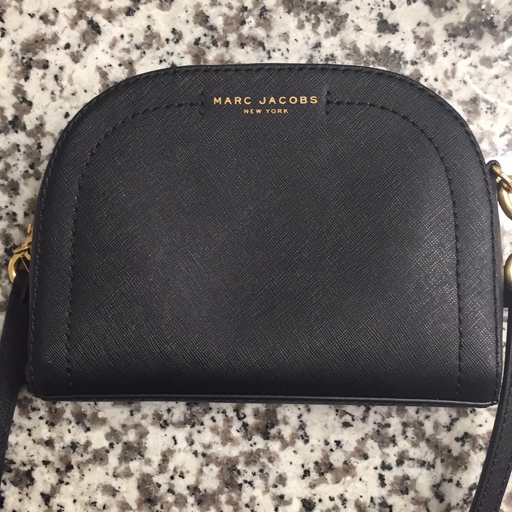 Marc Jacobs cross body purse (black)